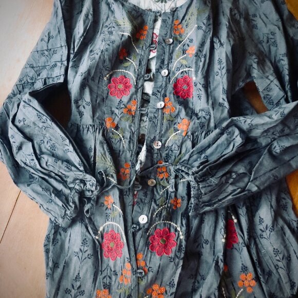 Gudrun Sjoden Grey Embroidered Tunic Blouse Top US Size Small Floral - Picture 2 of 5